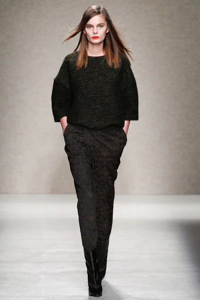 Look 15